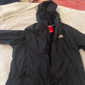 Nike Mens lightweight windbreaker size L